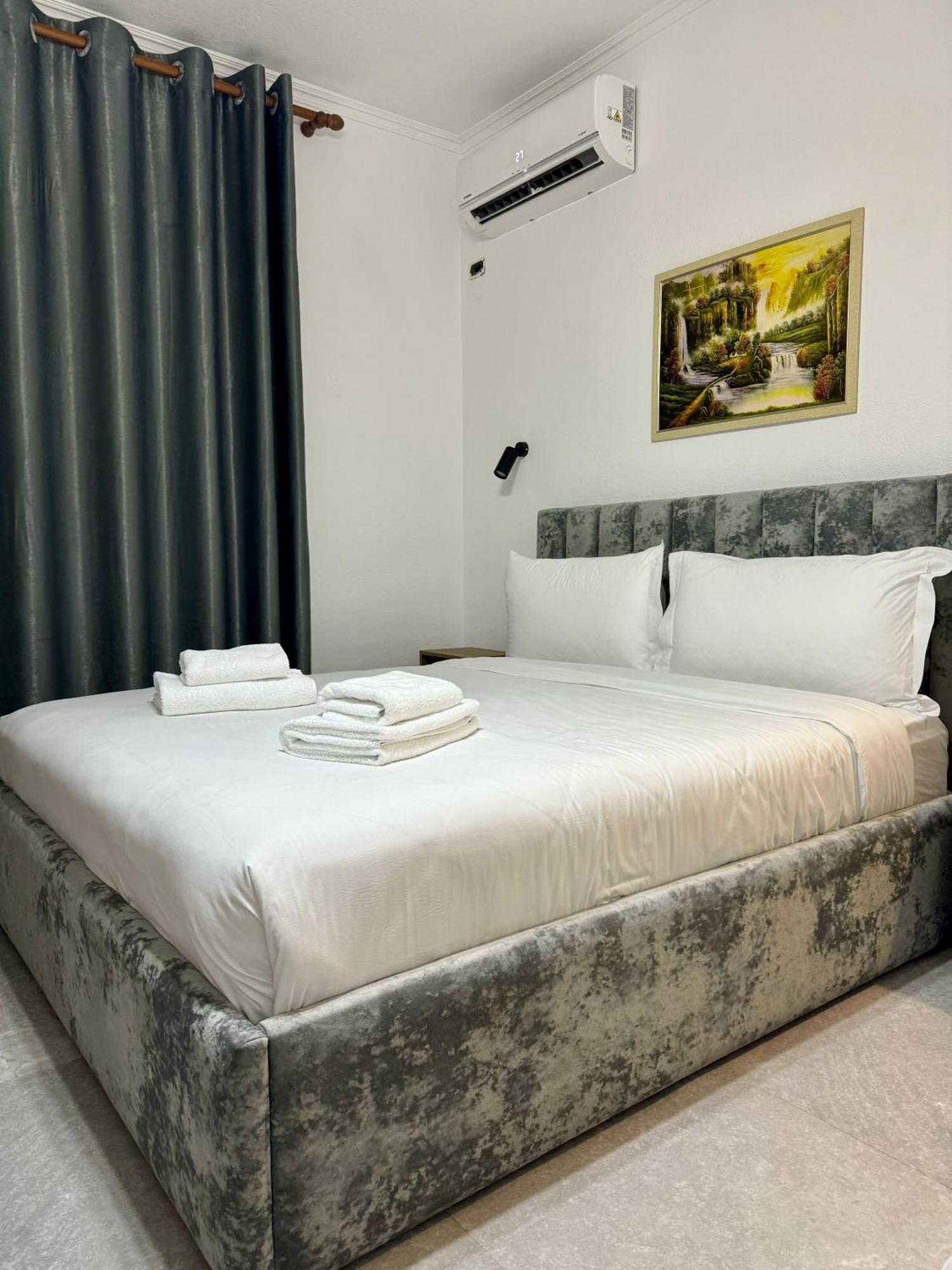 Vila Alizee Hotel Tirana Extérieur photo